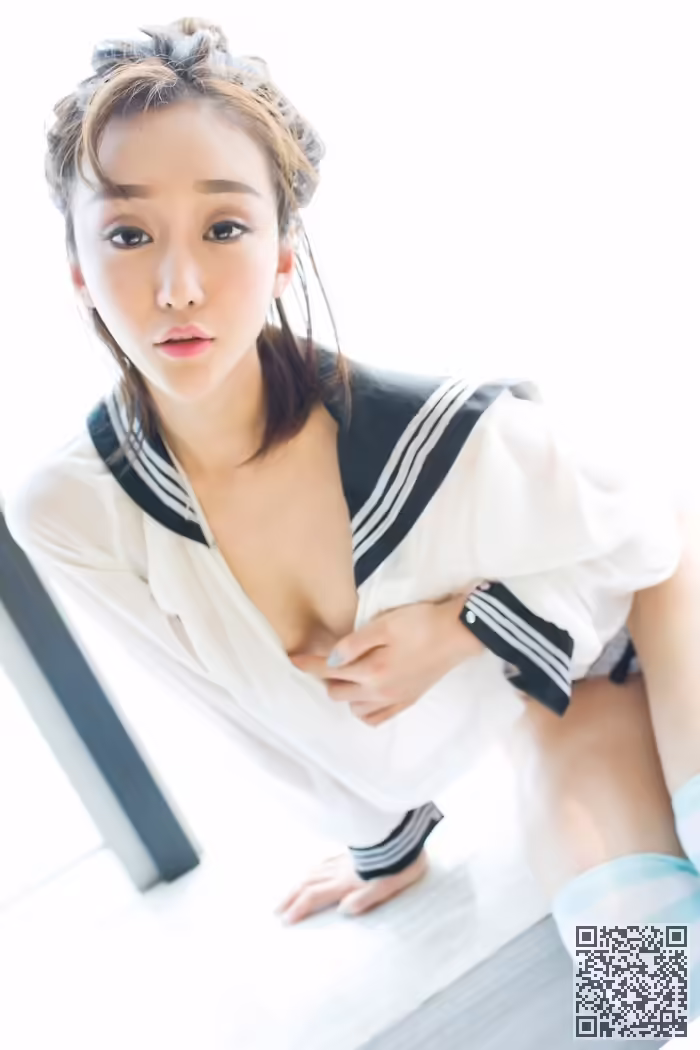 学生妹、顾灿、制服、湿身、美乳