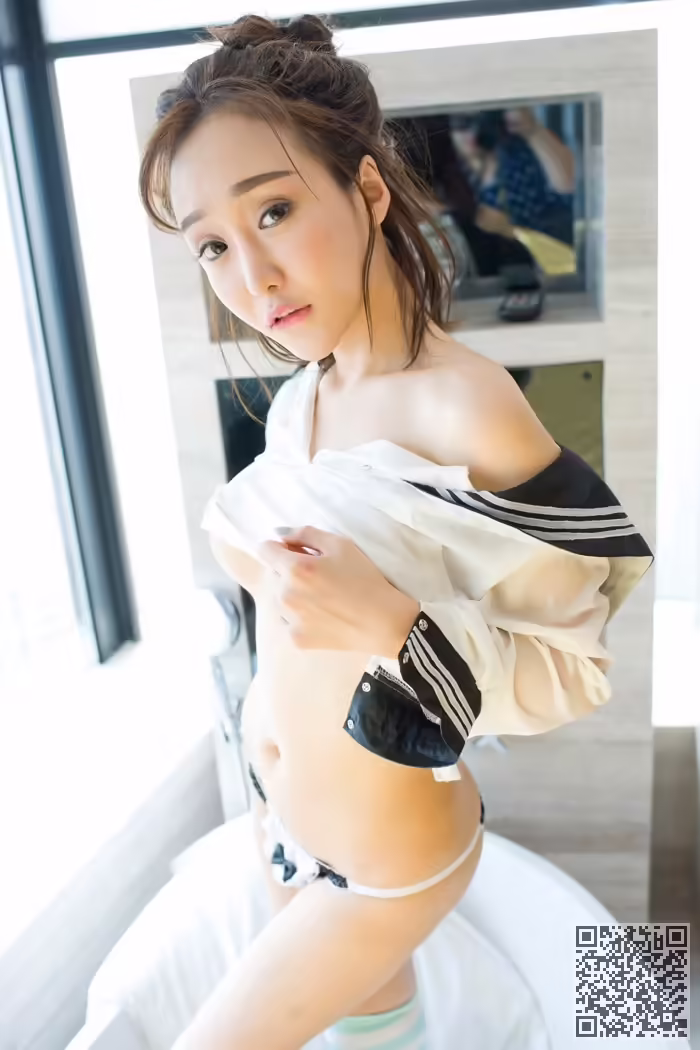 学生妹、顾灿、制服、湿身、美乳