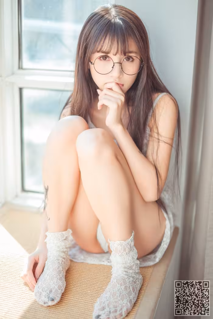 女神夏美酱比基尼包不住诱人美胸