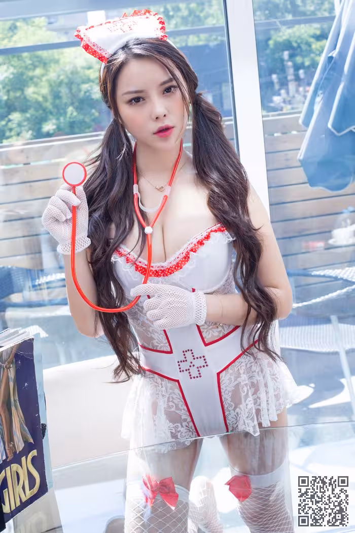 巨乳护士谭睿琪网袜制服妩媚动人