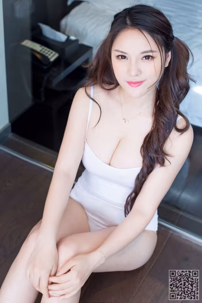 巨乳护士谭睿琪网袜制服妩媚动人