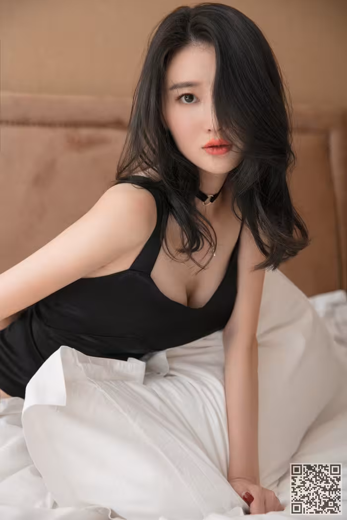 气质女郎潇同学透明薄纱一丝不挂