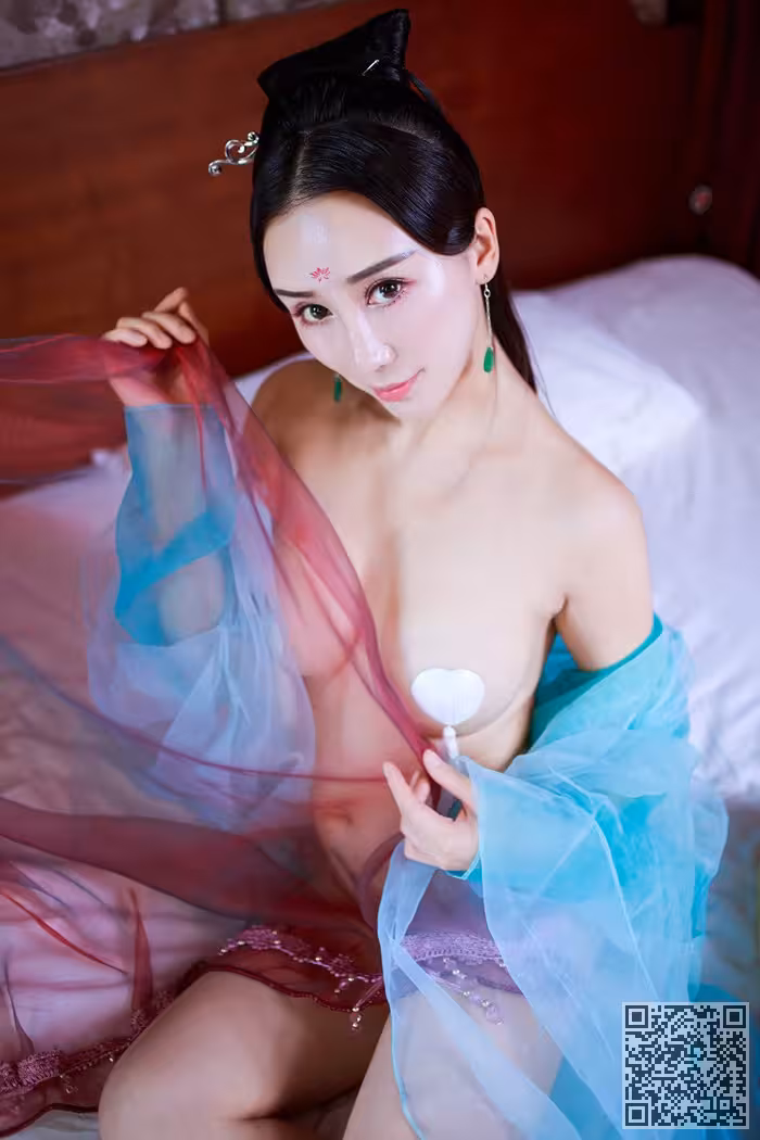 女王、邹晶晶、真空