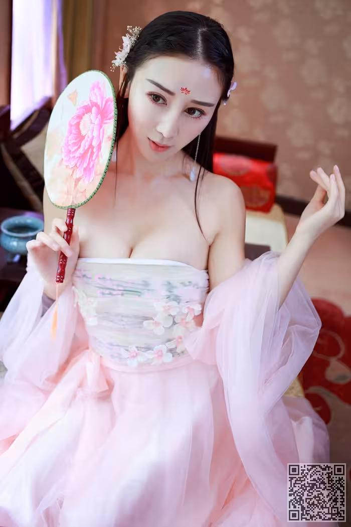 女王、邹晶晶、真空