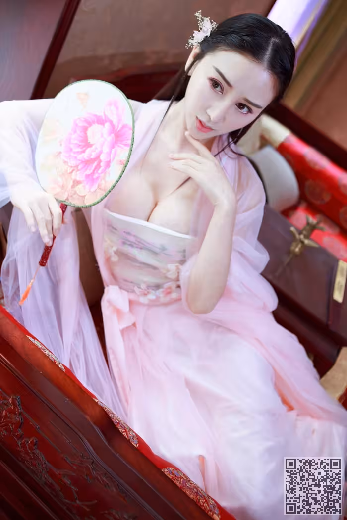女王、邹晶晶、真空