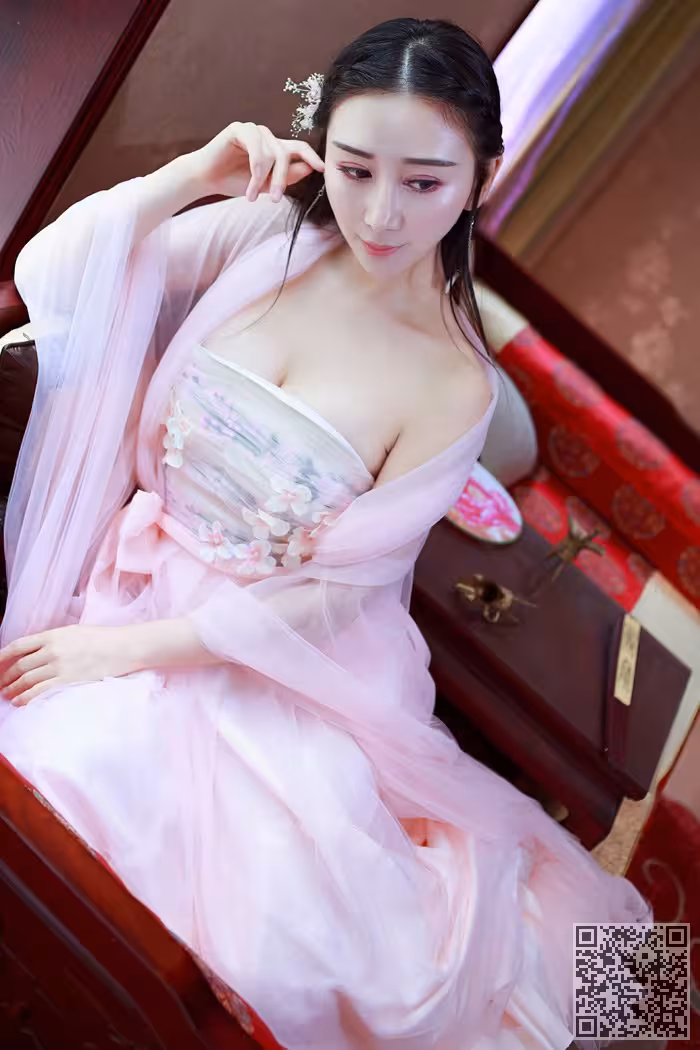 女王、邹晶晶、真空