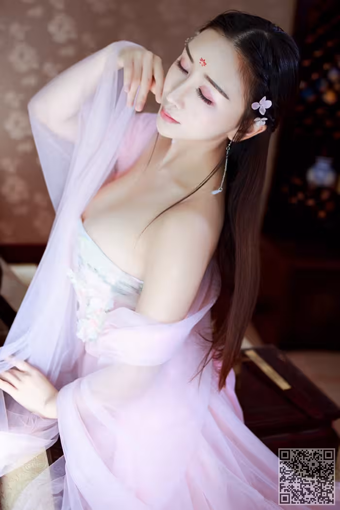 女王、邹晶晶、真空