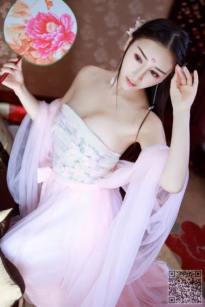 女王、邹晶晶、真空