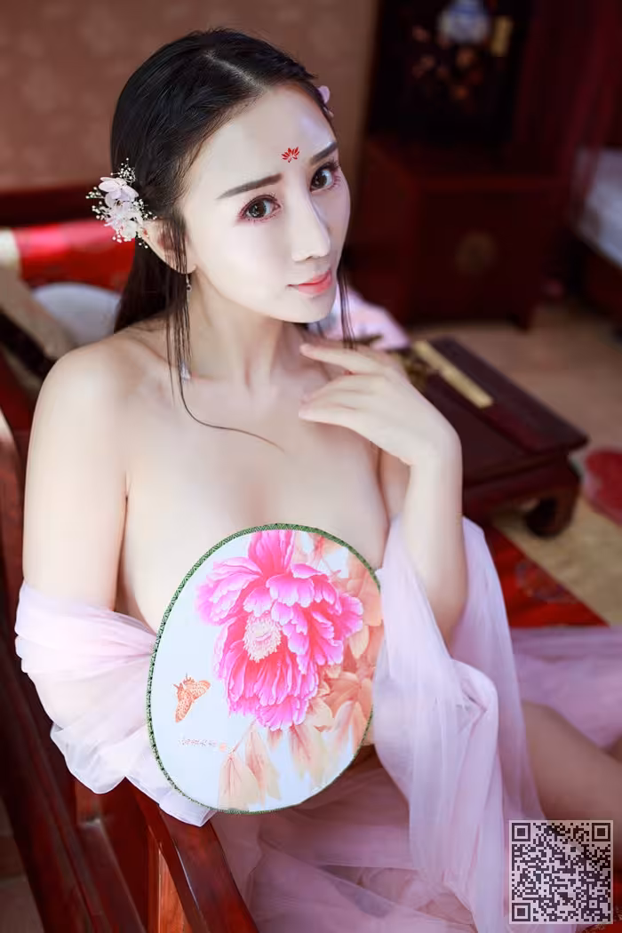 女王、邹晶晶、真空