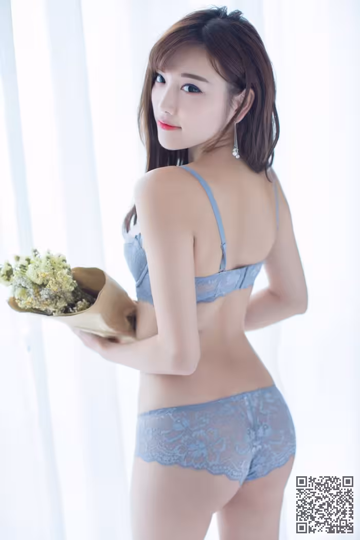 美腿御姐杨晨晨诱人酥胸百看不腻