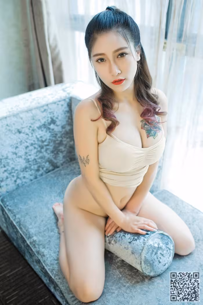 御姐杜花花蕾丝比基尼爆乳呼之欲出