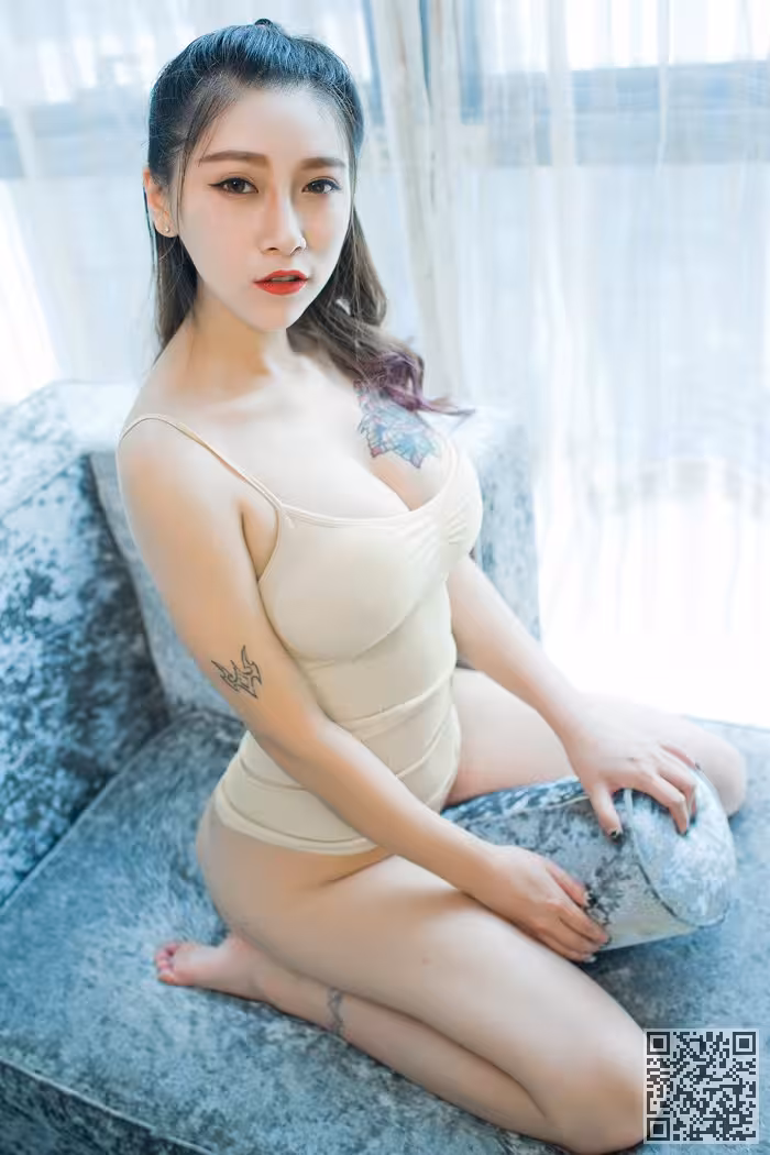 御姐杜花花蕾丝比基尼爆乳呼之欲出