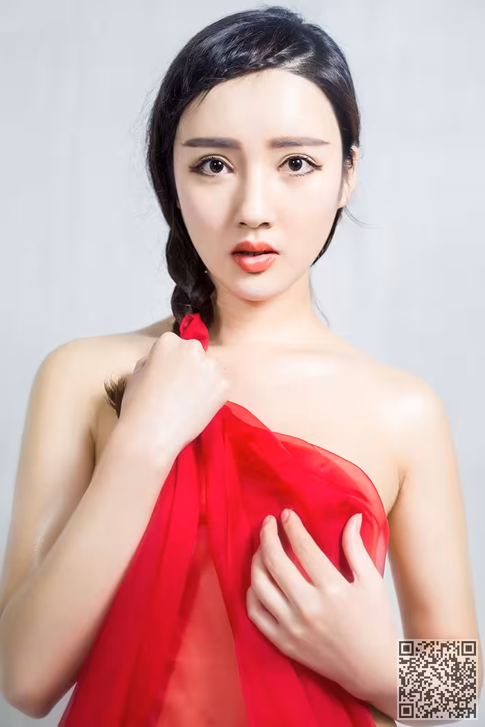 气质女神郭婉婷红纱遮身妩媚动人