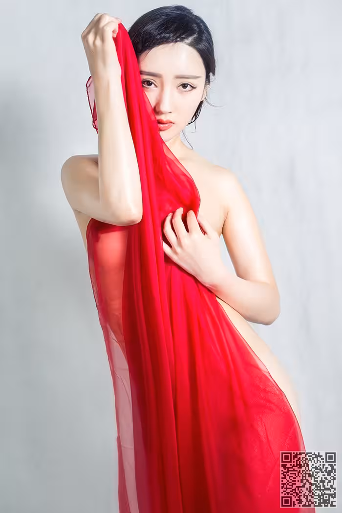 气质女神郭婉婷红纱遮身妩媚动人