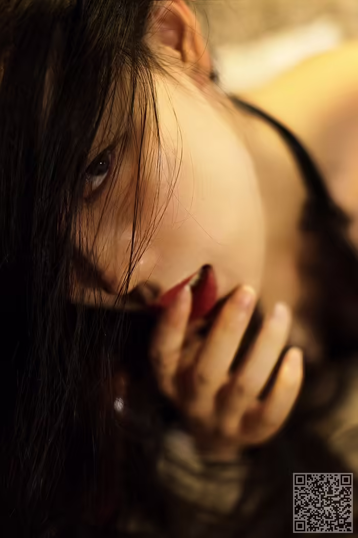 性感美女、全裸、欲火
