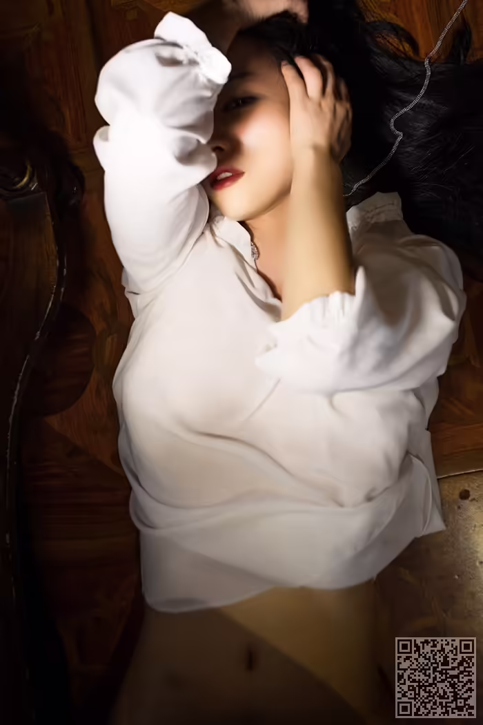 性感美女、全裸、欲火