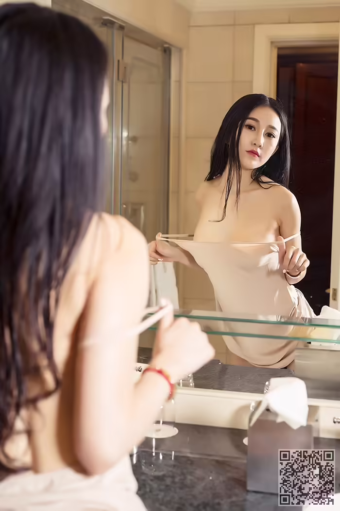 嫩模、半裸、豪乳、诱惑