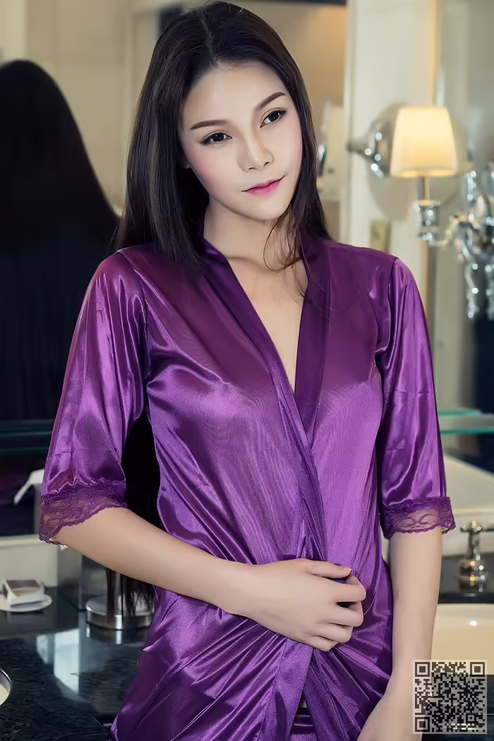 美女、刘雨露、湿身