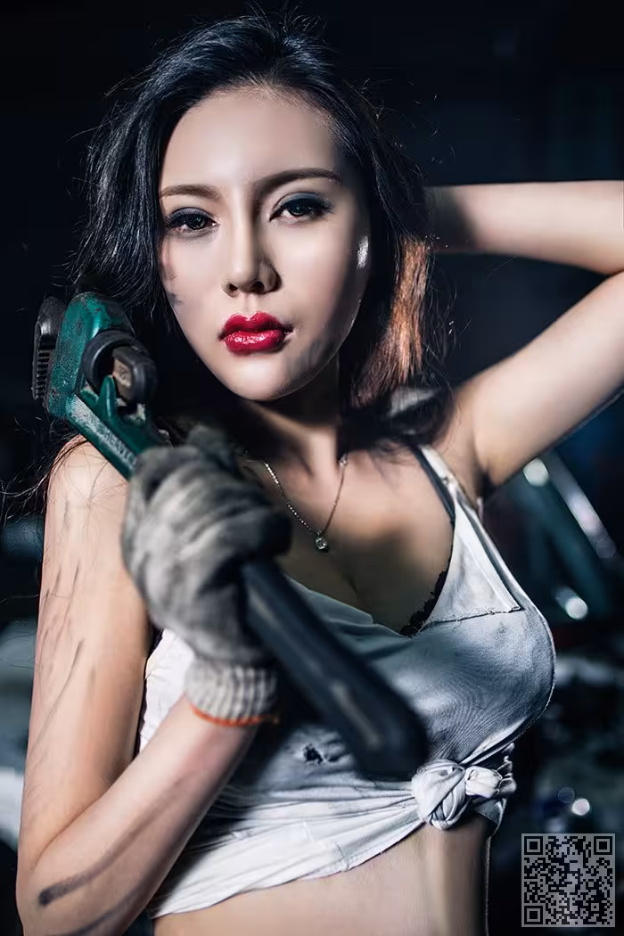 美艳少妇米娅蕾丝丁裤演制服诱惑