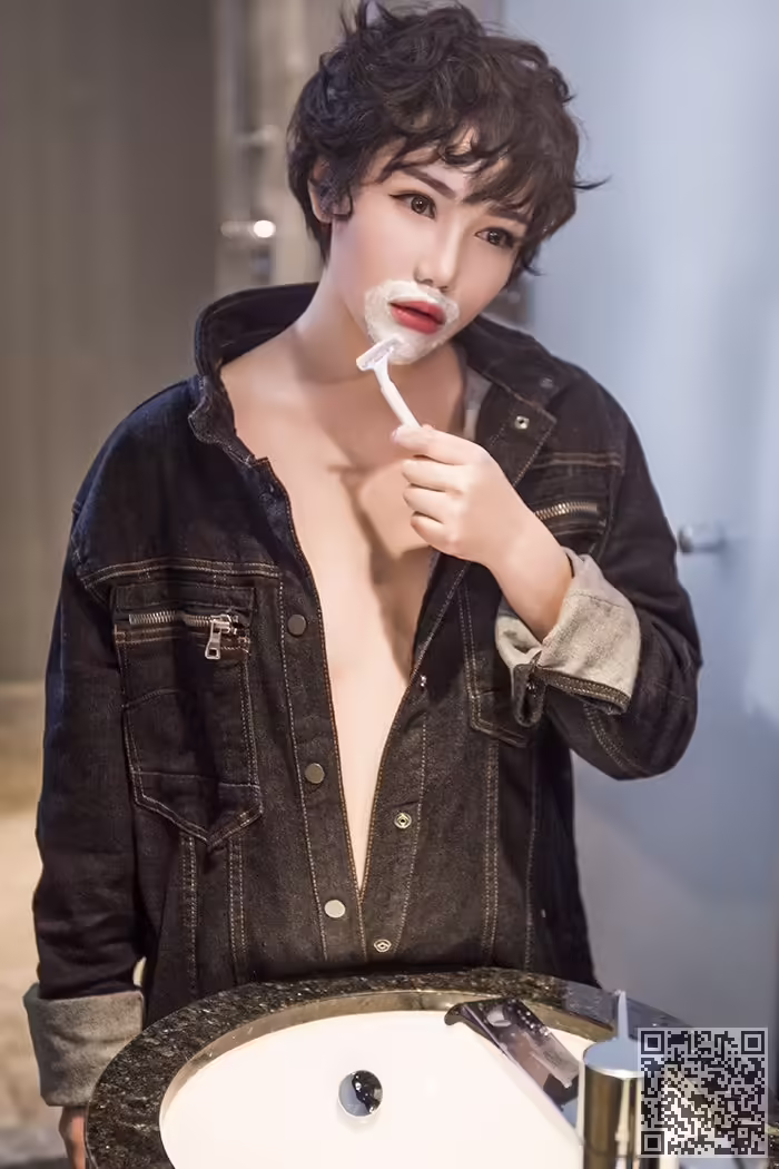 丝袜、少妇、全裸、美乳