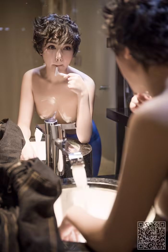 丝袜、少妇、全裸、美乳