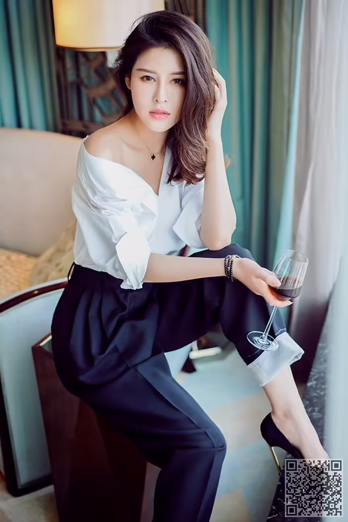 御姐、叶佳颐、湿身、豪乳、翘臀