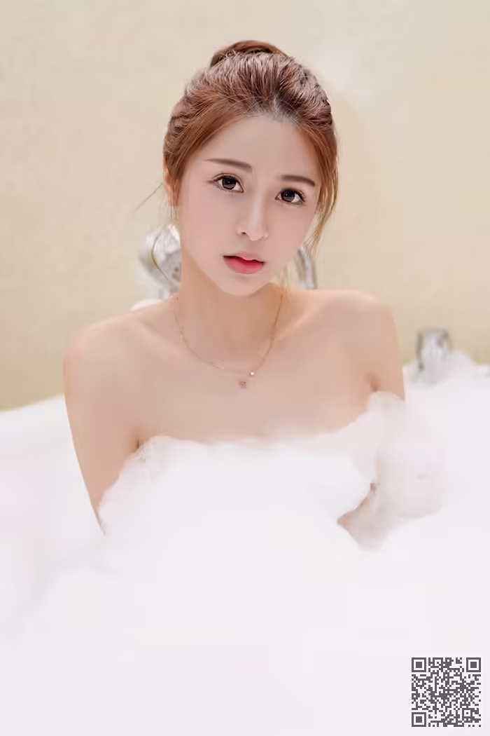 邻家女孩、张静燕、湿身