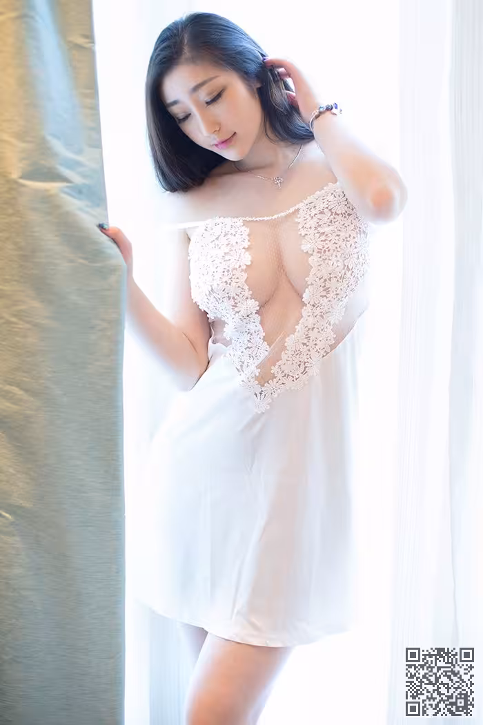妩媚女王妲己蕾丝吊带巨乳呼之欲出