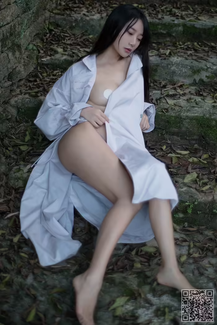 嫩模、何嘉颖、丰乳肥臀