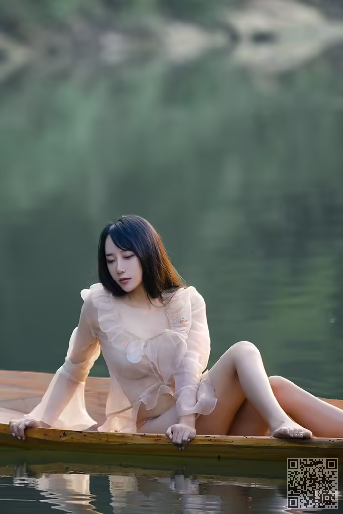 嫩模、何嘉颖、丰乳肥臀