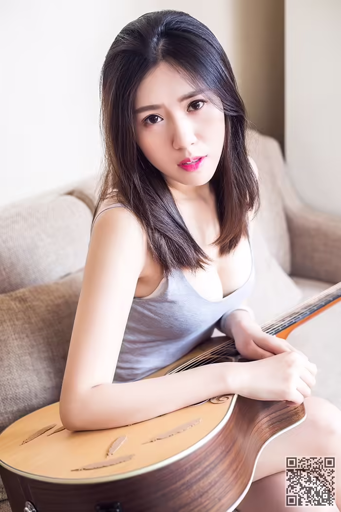 兔女郎、筱溪、露乳