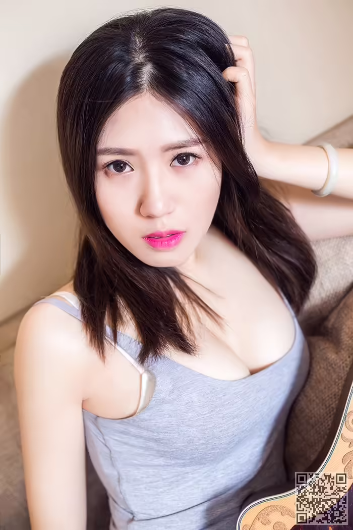 兔女郎、筱溪、露乳