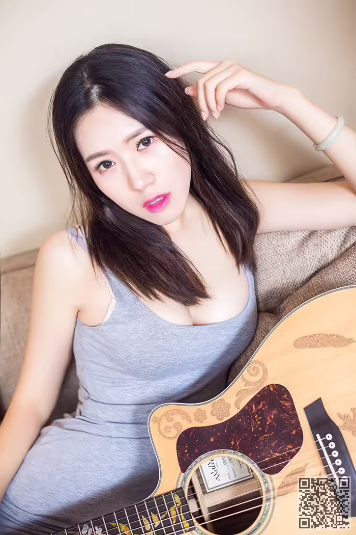 兔女郎、筱溪、露乳