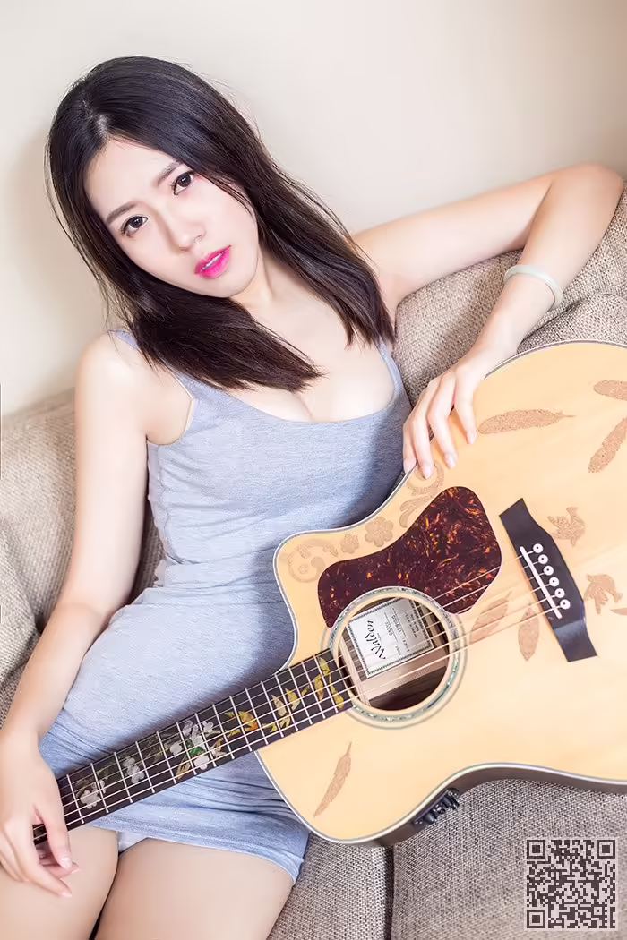兔女郎、筱溪、露乳