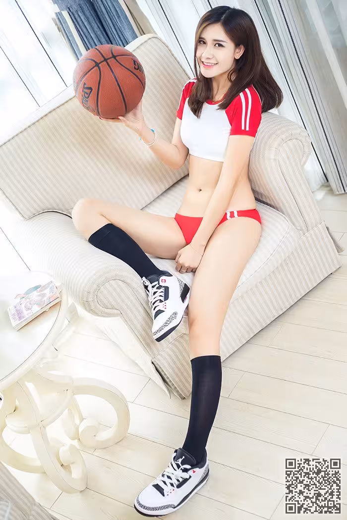 火辣美娇娘斯童情趣内衣大胆露出