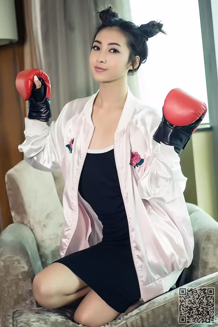 秘书、黑丝、美腿、制服诱惑
