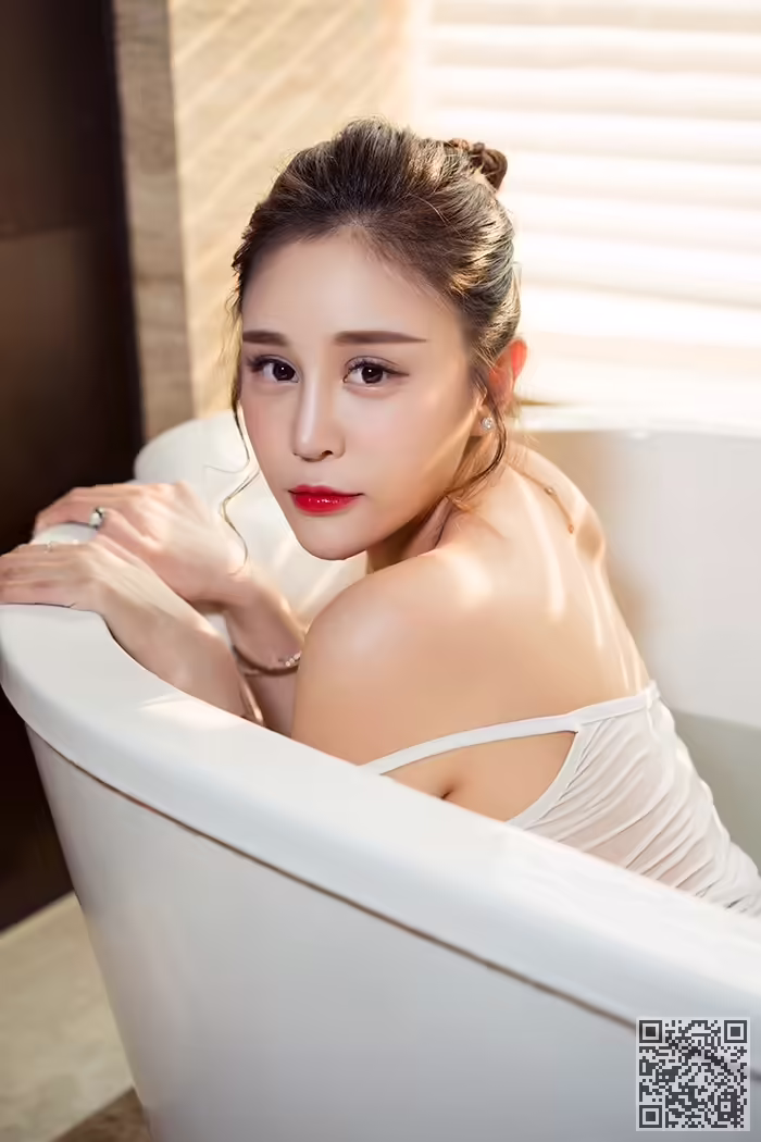 美人、王一涵、湿身