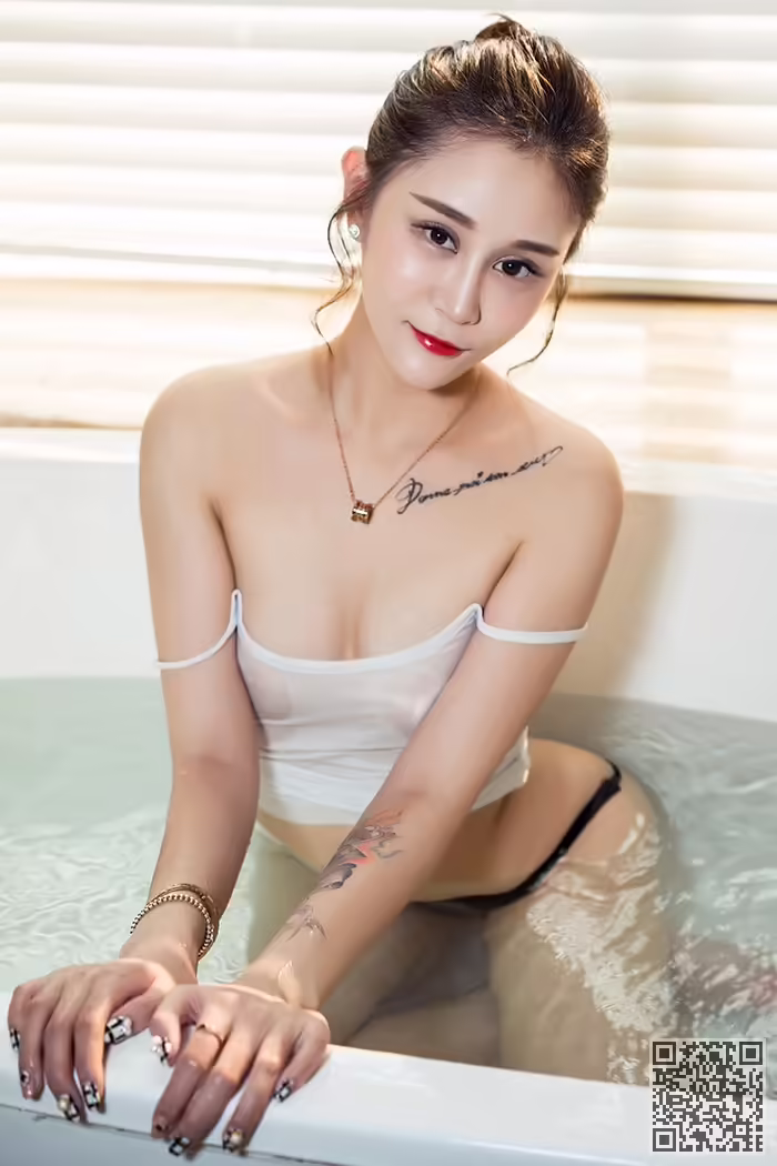 美人、王一涵、湿身