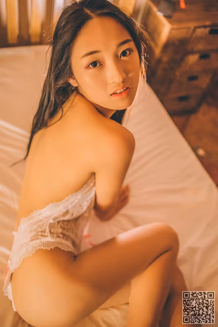 虎牙女主播肉肉白嫩胴体香艳欲滴