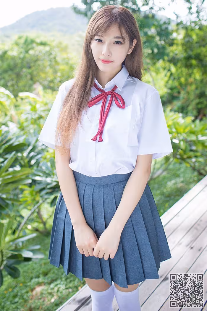 甜美学生妹杨晨晨制服白袜秀美乳
