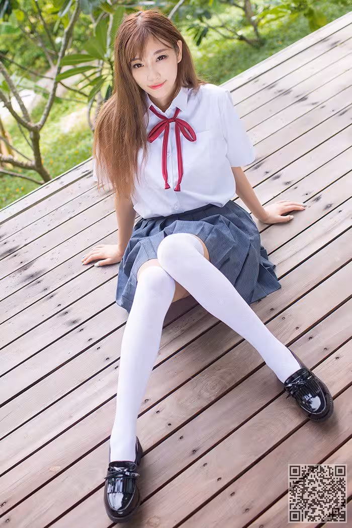 甜美学生妹杨晨晨制服白袜秀美乳