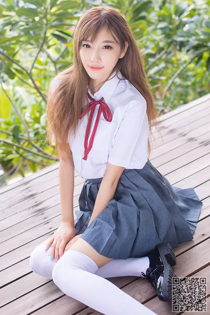 甜美学生妹杨晨晨制服白袜秀美乳