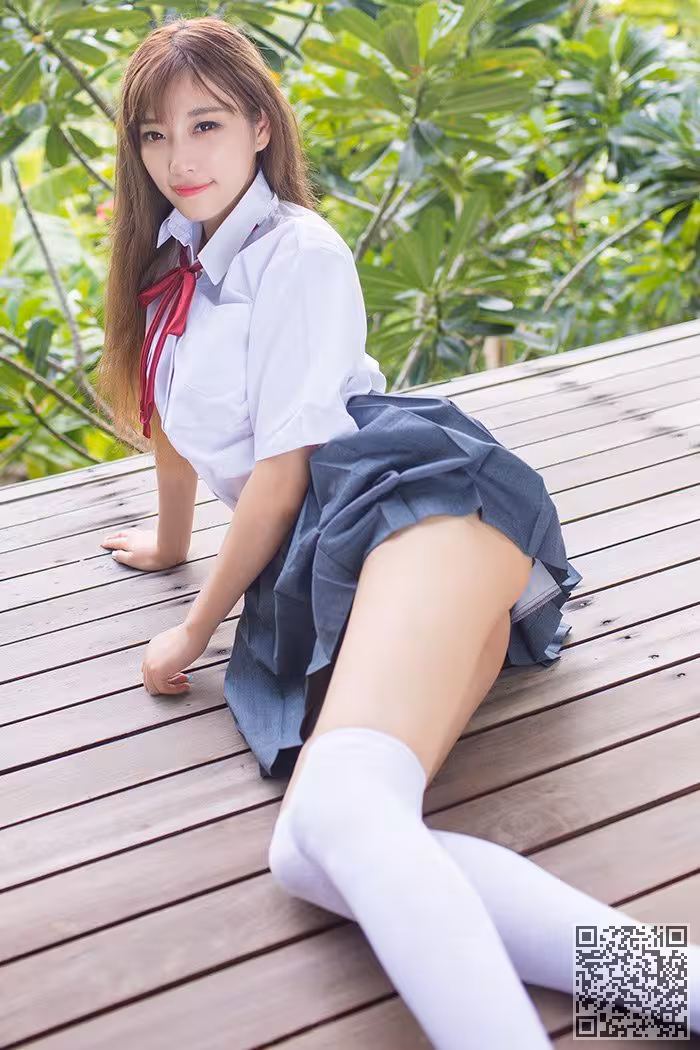 甜美学生妹杨晨晨制服白袜秀美乳