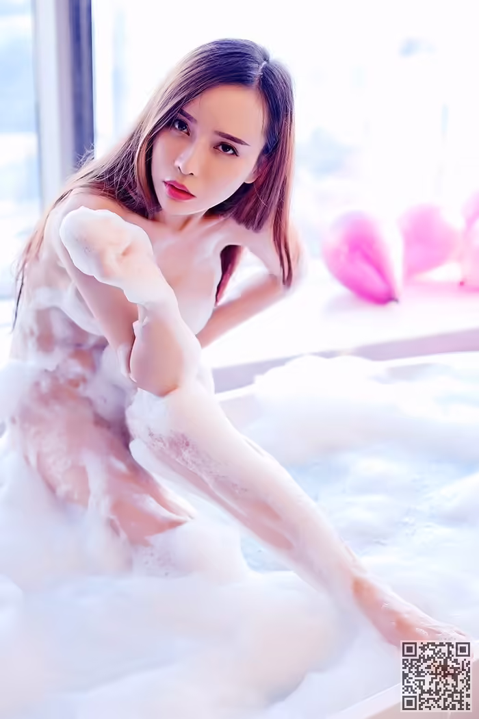 性感、辣妹、艾小青、湿身诱惑