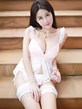 爆破牛奶嫩妹妹玲玲姿势壮观吸引你的眼睛