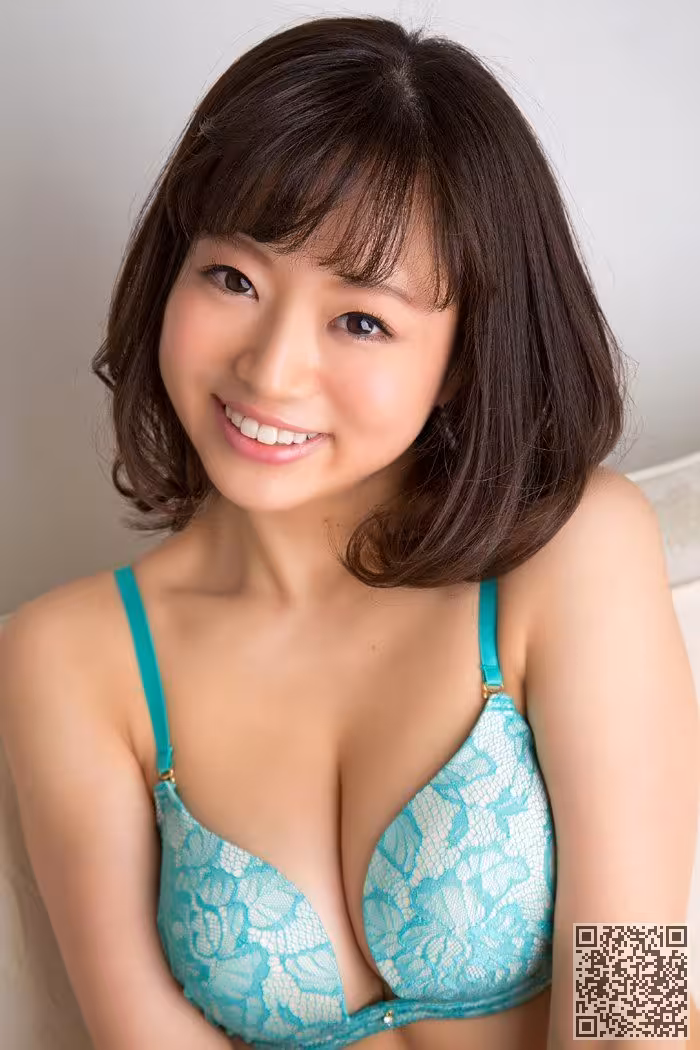 极品学生妹喜屋武臀翘波盈惹人爱