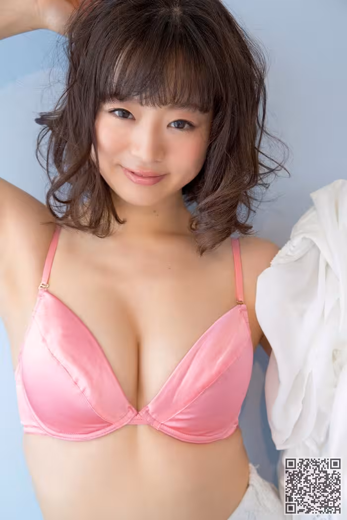 极品学生妹喜屋武臀翘波盈惹人爱