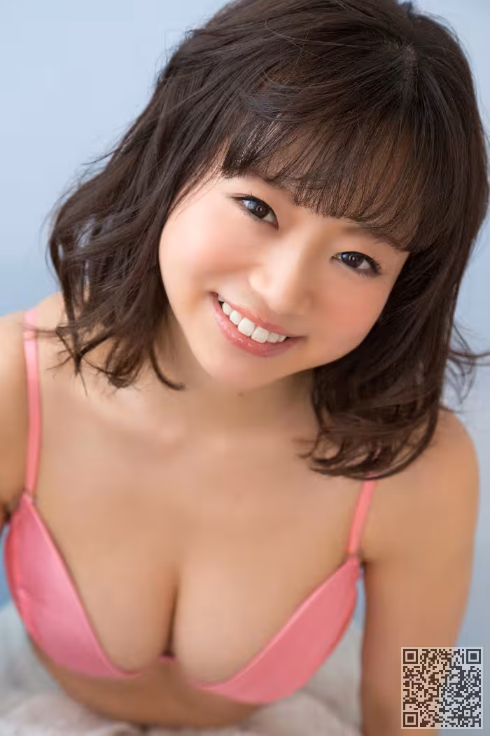 极品学生妹喜屋武臀翘波盈惹人爱