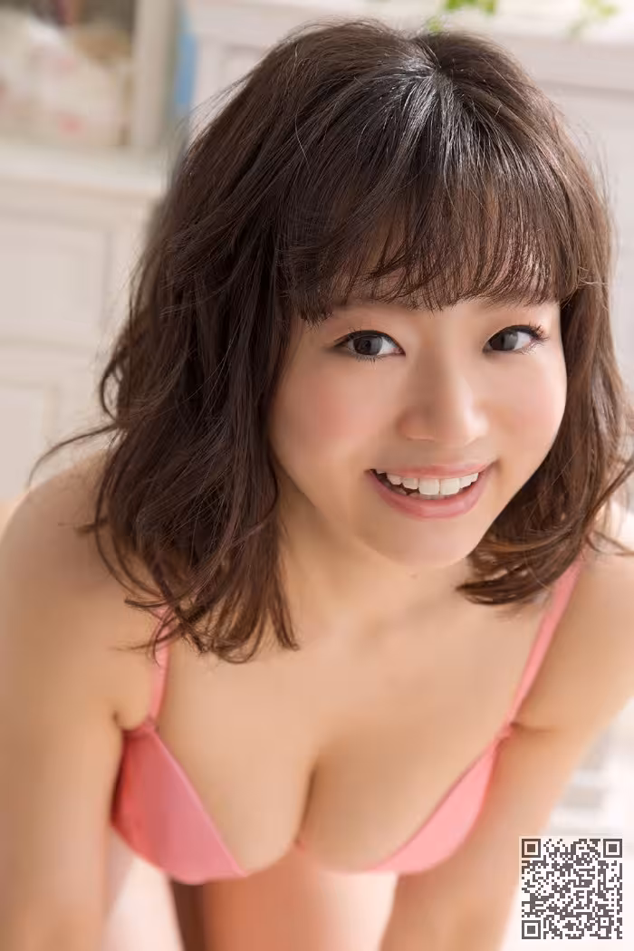 极品学生妹喜屋武臀翘波盈惹人爱