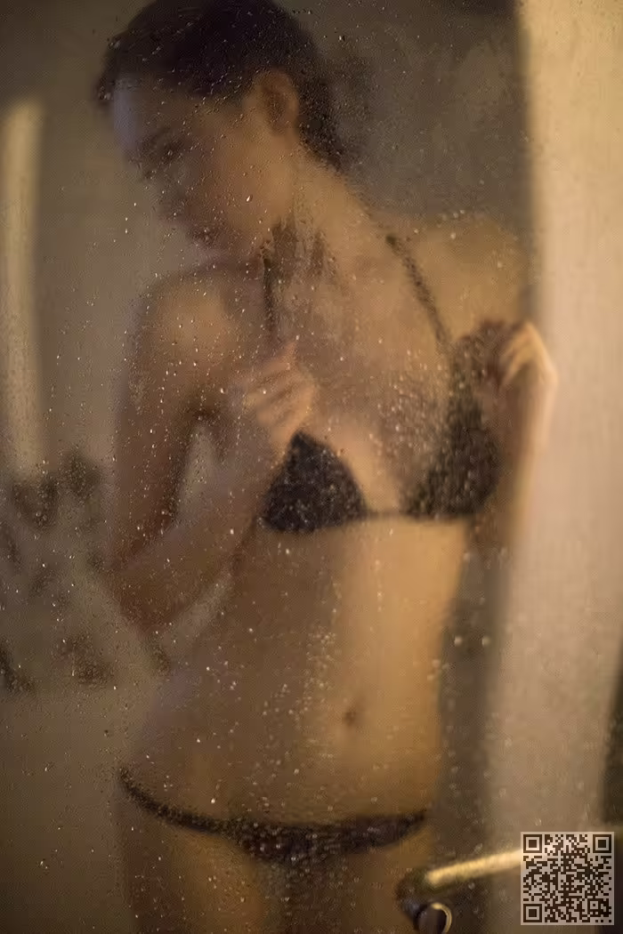 女神、萌琪琪、湿身
